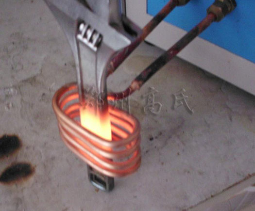 超音頻感應(yīng)加熱設(shè)備對扳手進(jìn)行淬火熱處理 超音頻感應(yīng)加熱設(shè)備對扳手進(jìn)行淬火熱處理