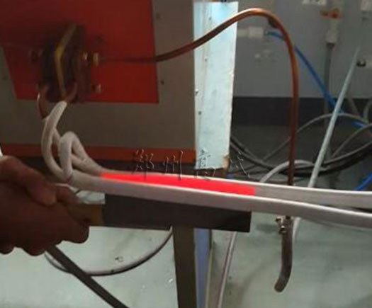 超高頻淬火設(shè)備對菜刀進(jìn)行感應(yīng)淬火熱處理 超高頻淬火設(shè)備對菜刀進(jìn)行感應(yīng)淬火熱處理