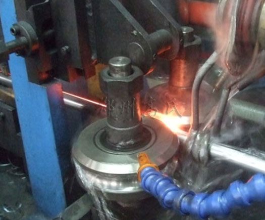 搖臂軸淬火，高頻感應淬火爐少不了
