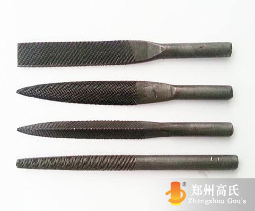 感應(yīng)淬火設(shè)備對(duì)銼刀進(jìn)行淬火 感應(yīng)淬火設(shè)備對(duì)銼刀進(jìn)行淬火