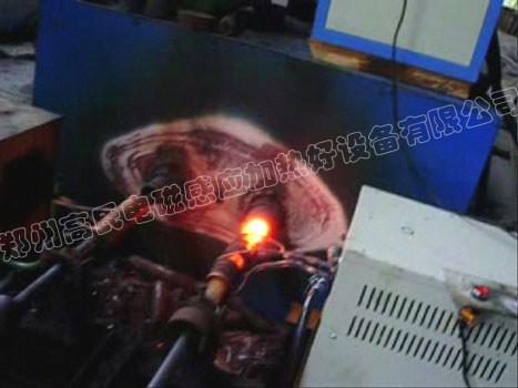 利用高頻淬火機(jī)對(duì)無縫鋼管進(jìn)行退火熱處理